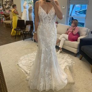 Wedding dress